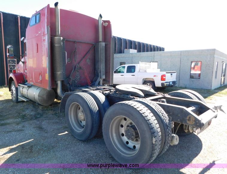 image for item J6841 1997 Kenworth T800 semi truck