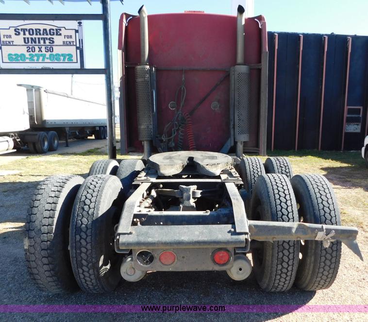 image for item J6841 1997 Kenworth T800 semi truck