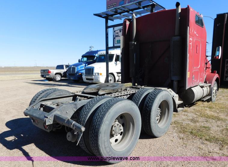 image for item J6841 1997 Kenworth T800 semi truck