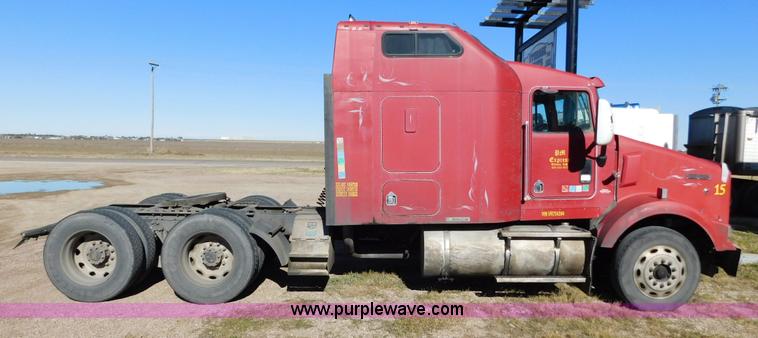 image for item J6841 1997 Kenworth T800 semi truck