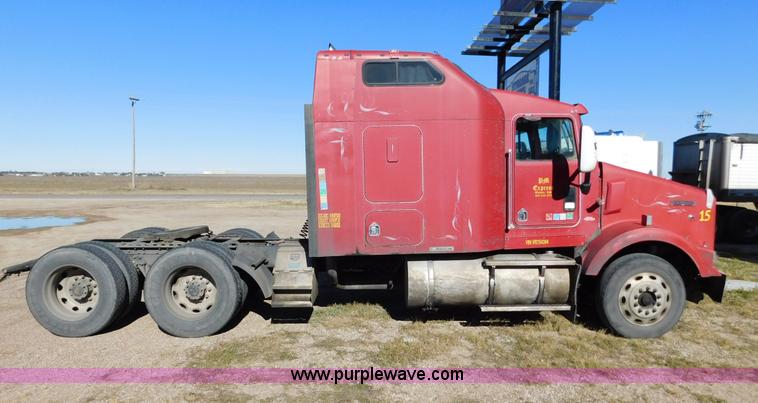 image for item J6841 1997 Kenworth T800 semi truck