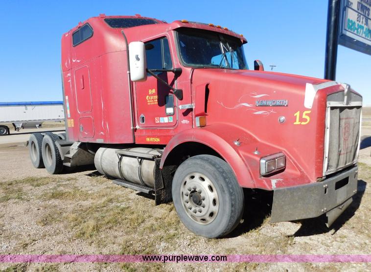 image for item J6841 1997 Kenworth T800 semi truck