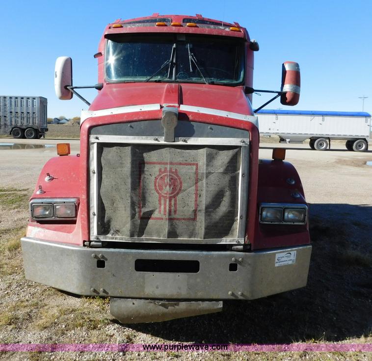 image for item J6841 1997 Kenworth T800 semi truck