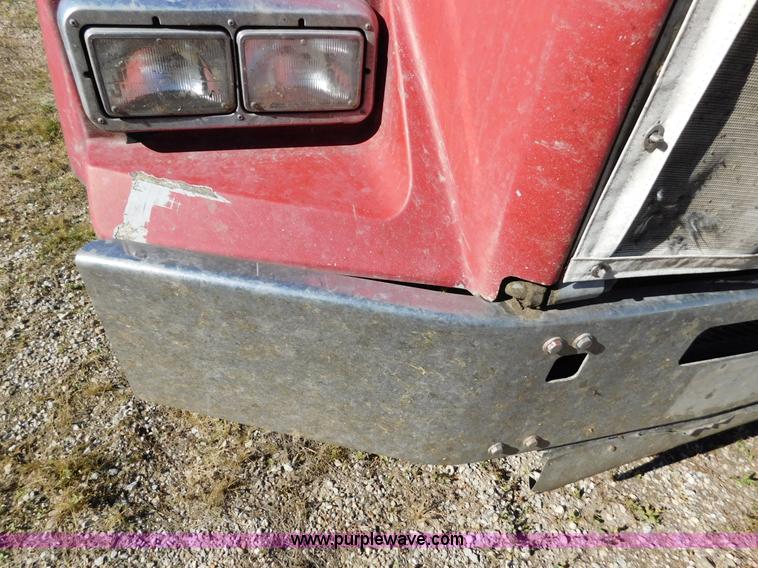 image for item J6841 1997 Kenworth T800 semi truck