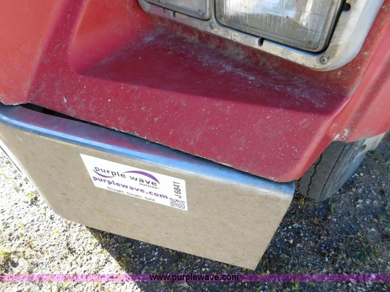 image for item J6841 1997 Kenworth T800 semi truck