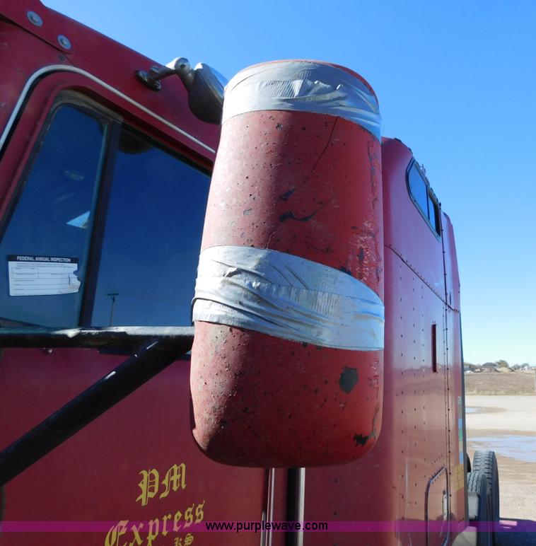 image for item J6841 1997 Kenworth T800 semi truck