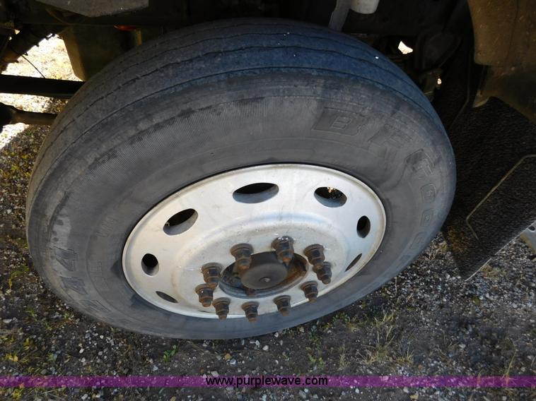 image for item J6841 1997 Kenworth T800 semi truck