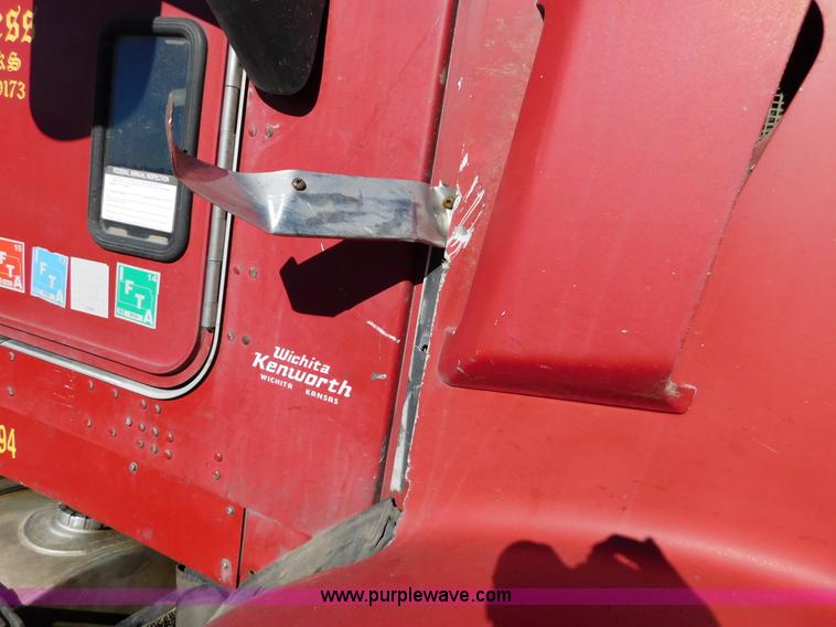 image for item J6841 1997 Kenworth T800 semi truck