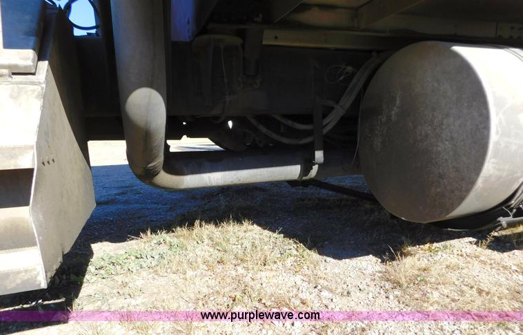 image for item J6841 1997 Kenworth T800 semi truck