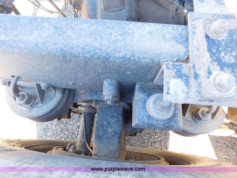 image for item J6841 1997 Kenworth T800 semi truck