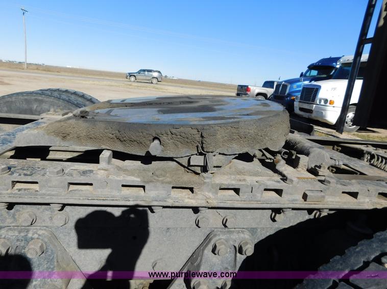 image for item J6841 1997 Kenworth T800 semi truck