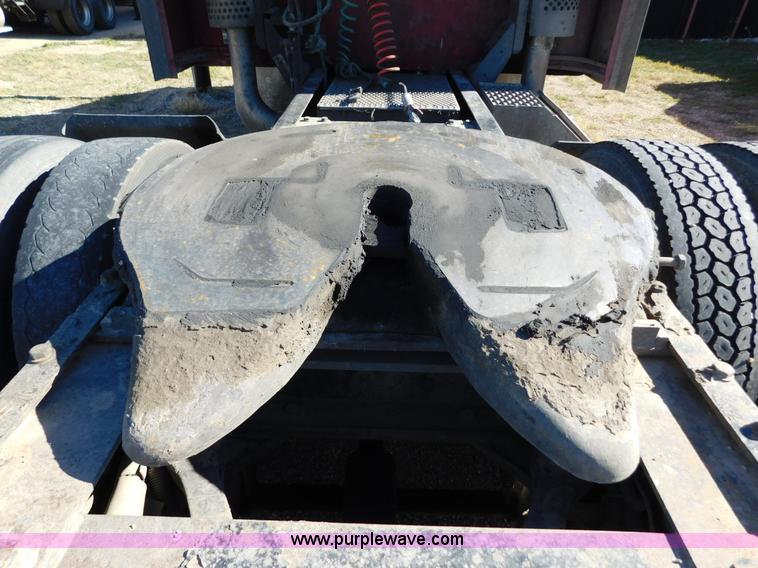 image for item J6841 1997 Kenworth T800 semi truck