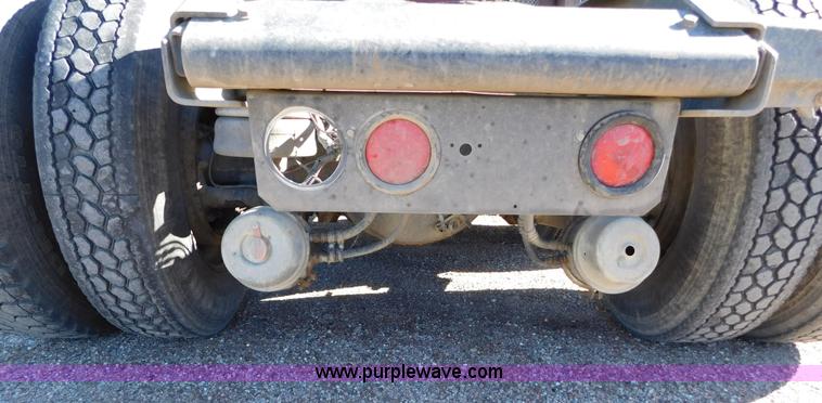 image for item J6841 1997 Kenworth T800 semi truck