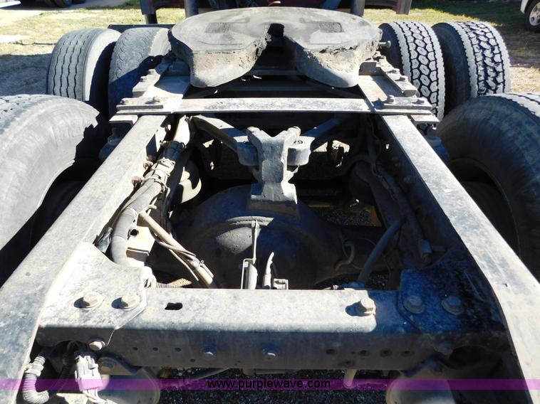 image for item J6841 1997 Kenworth T800 semi truck