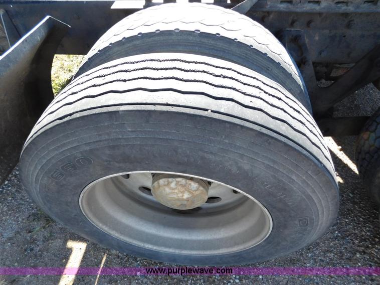 image for item J6841 1997 Kenworth T800 semi truck