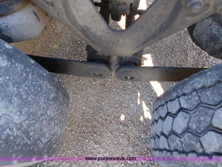 image for item J6841 1997 Kenworth T800 semi truck