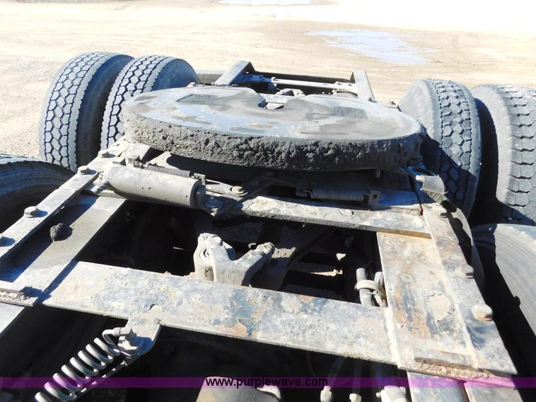 image for item J6841 1997 Kenworth T800 semi truck