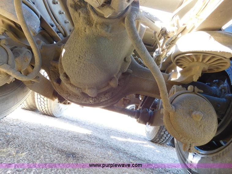 image for item J6841 1997 Kenworth T800 semi truck