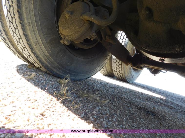 image for item J6841 1997 Kenworth T800 semi truck