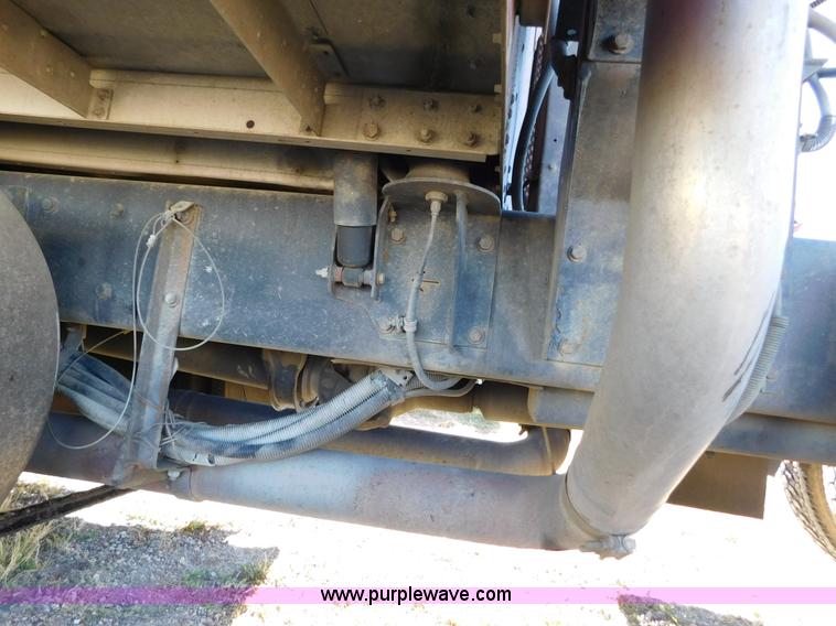 image for item J6841 1997 Kenworth T800 semi truck