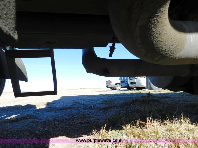 image for item J6841 1997 Kenworth T800 semi truck