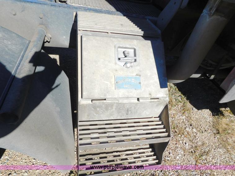 image for item J6841 1997 Kenworth T800 semi truck