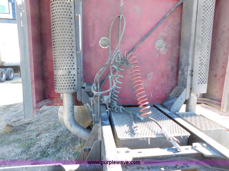 image for item J6841 1997 Kenworth T800 semi truck