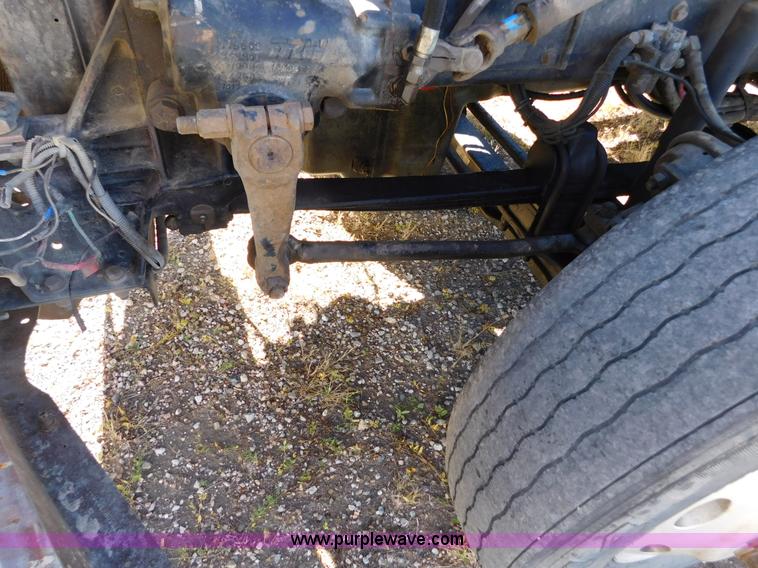 image for item J6841 1997 Kenworth T800 semi truck