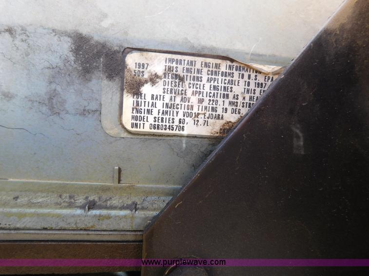 image for item J6841 1997 Kenworth T800 semi truck