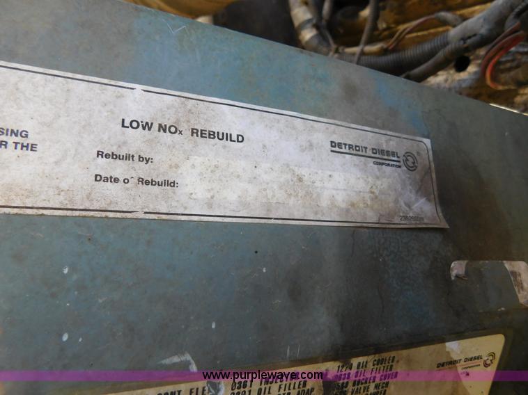 image for item J6841 1997 Kenworth T800 semi truck