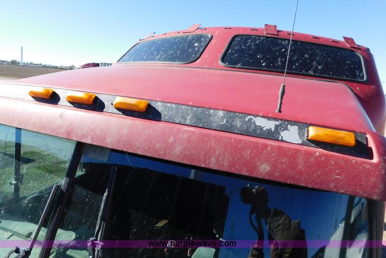 image for item J6841 1997 Kenworth T800 semi truck