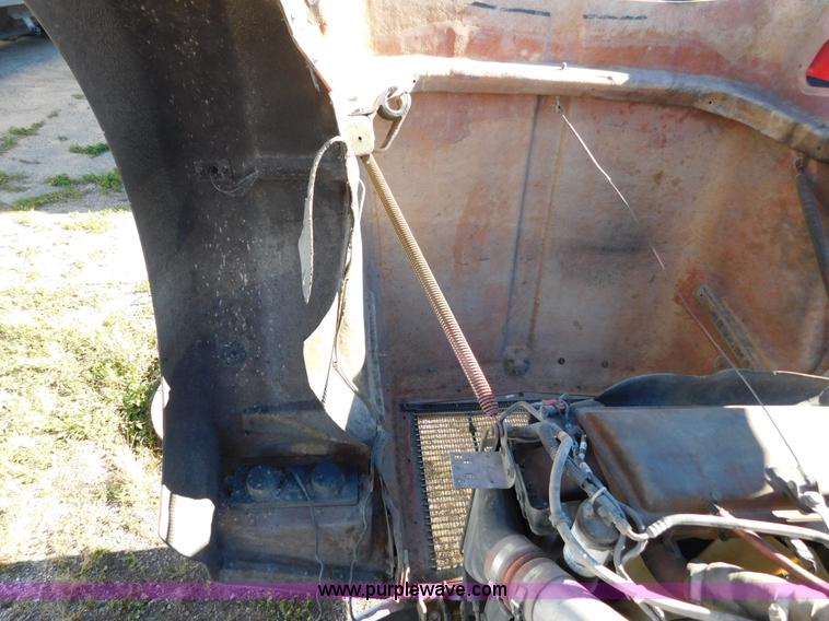 image for item J6841 1997 Kenworth T800 semi truck