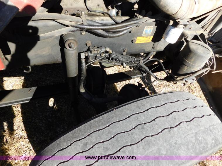 image for item J6841 1997 Kenworth T800 semi truck