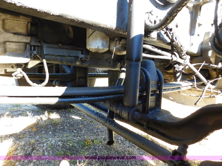 image for item J6841 1997 Kenworth T800 semi truck