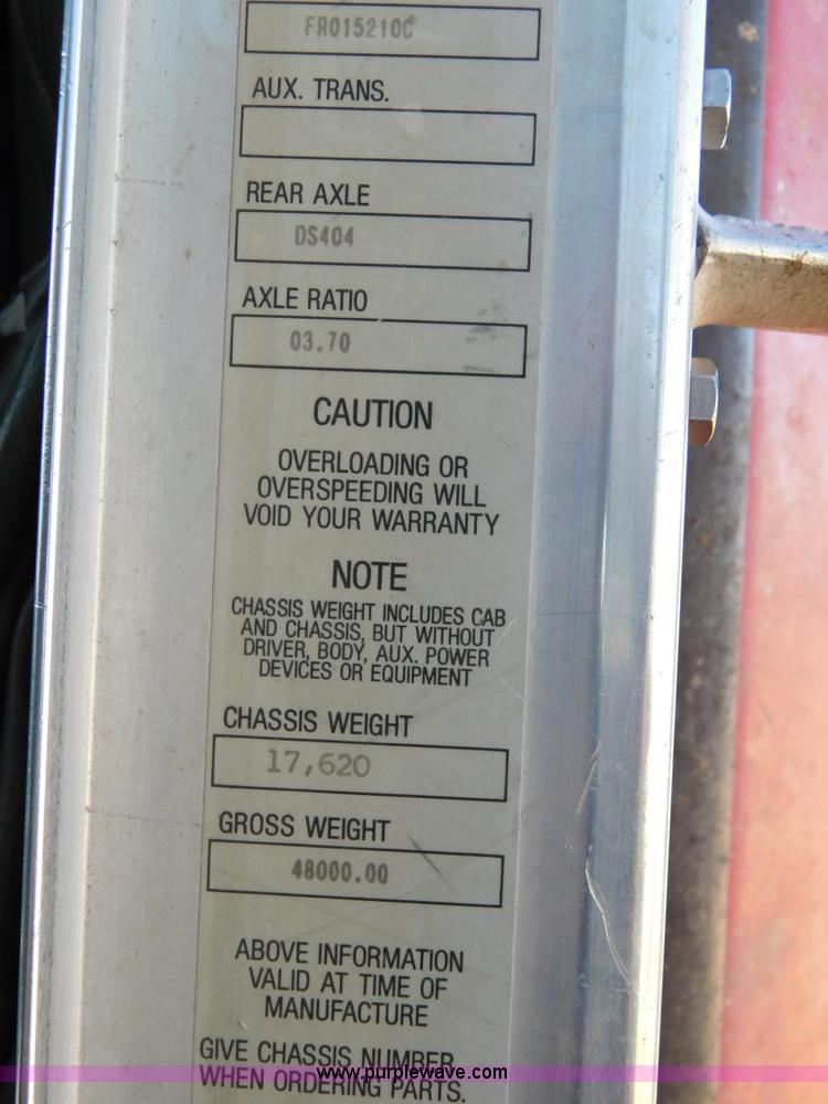 image for item J6841 1997 Kenworth T800 semi truck