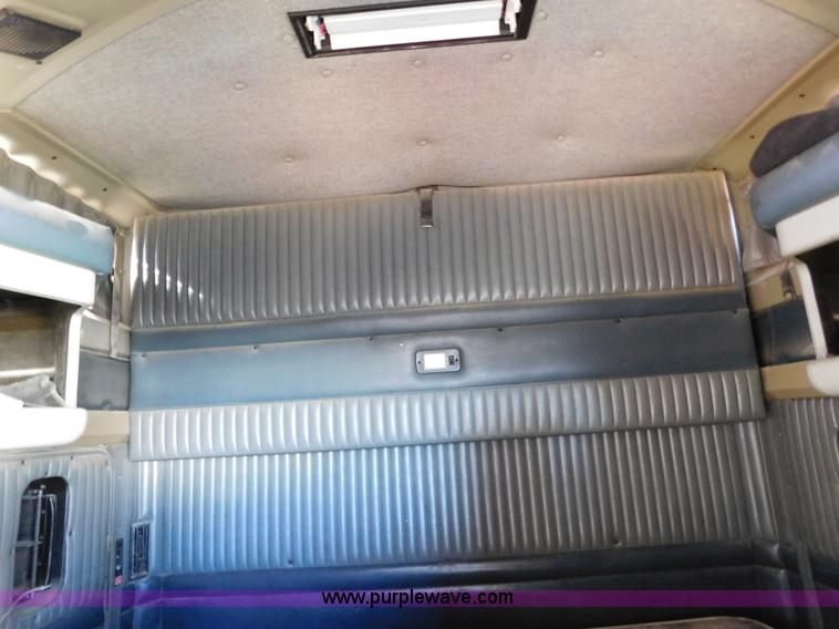 image for item J6841 1997 Kenworth T800 semi truck