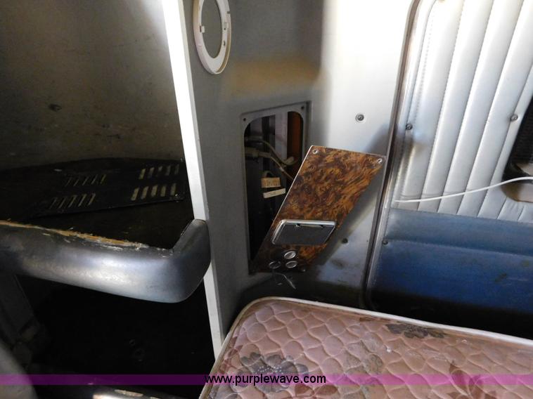 image for item J6841 1997 Kenworth T800 semi truck