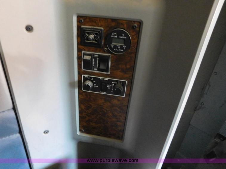 image for item J6841 1997 Kenworth T800 semi truck