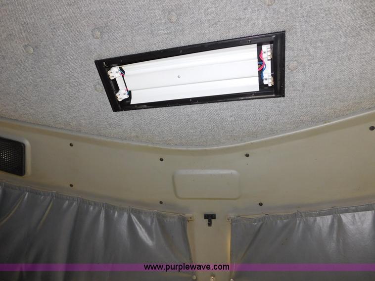 image for item J6841 1997 Kenworth T800 semi truck