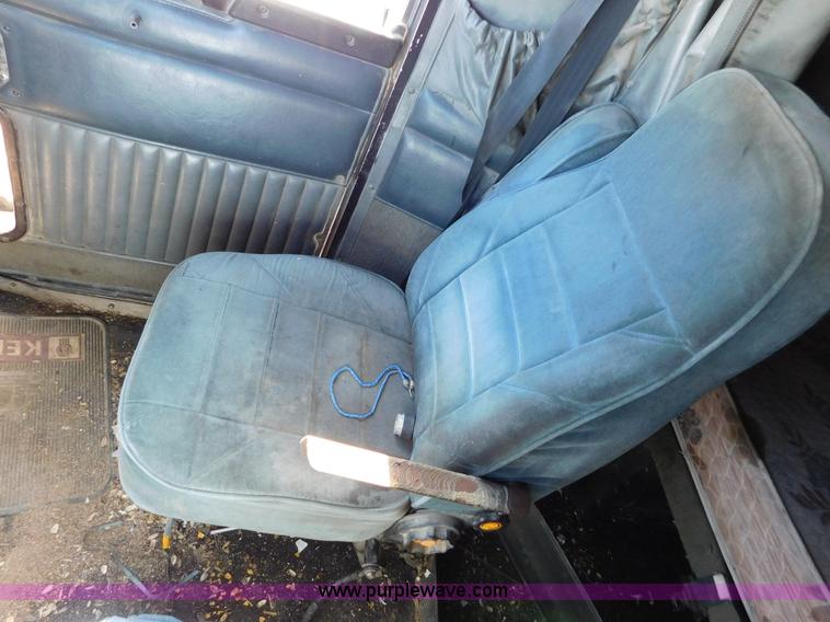 image for item J6841 1997 Kenworth T800 semi truck