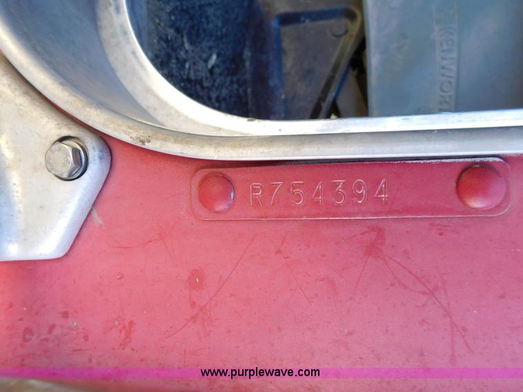 image for item J6841 1997 Kenworth T800 semi truck