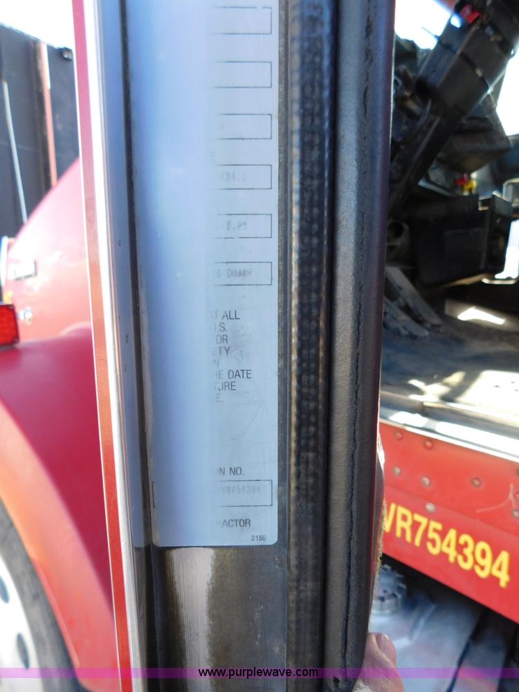 image for item J6841 1997 Kenworth T800 semi truck