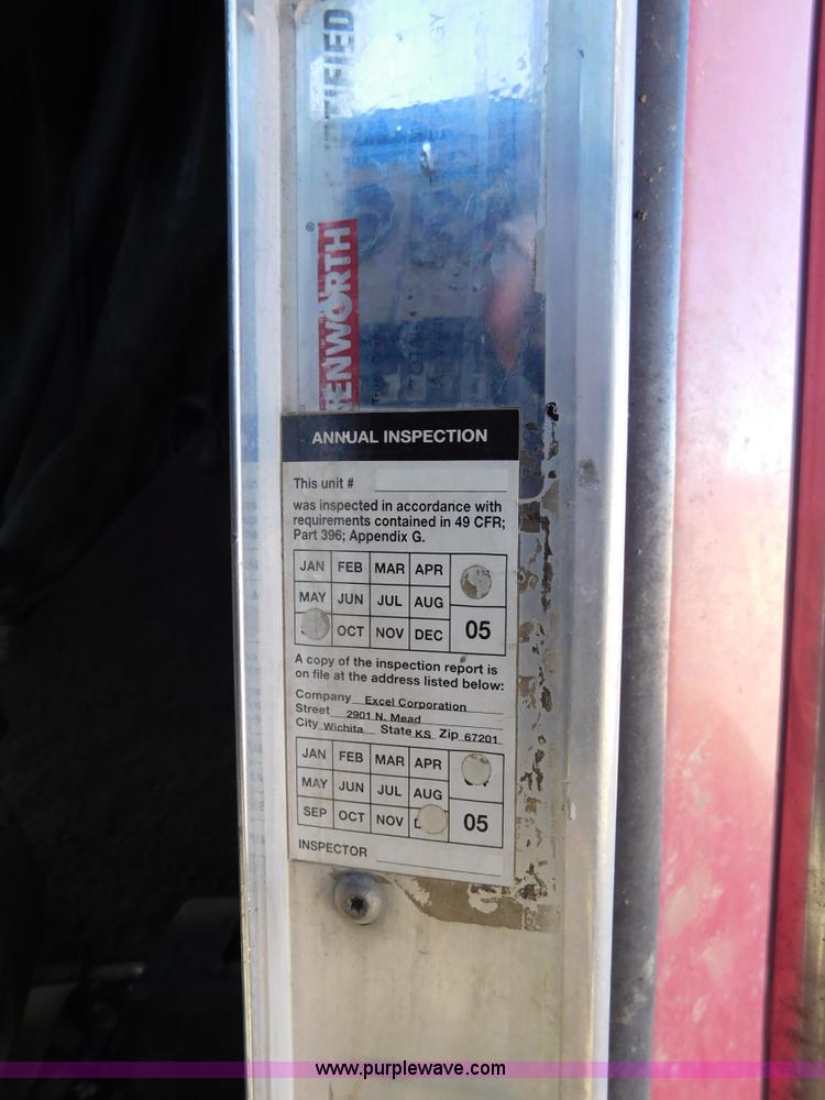 image for item J6841 1997 Kenworth T800 semi truck