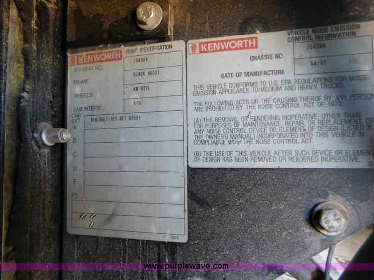 image for item J6841 1997 Kenworth T800 semi truck