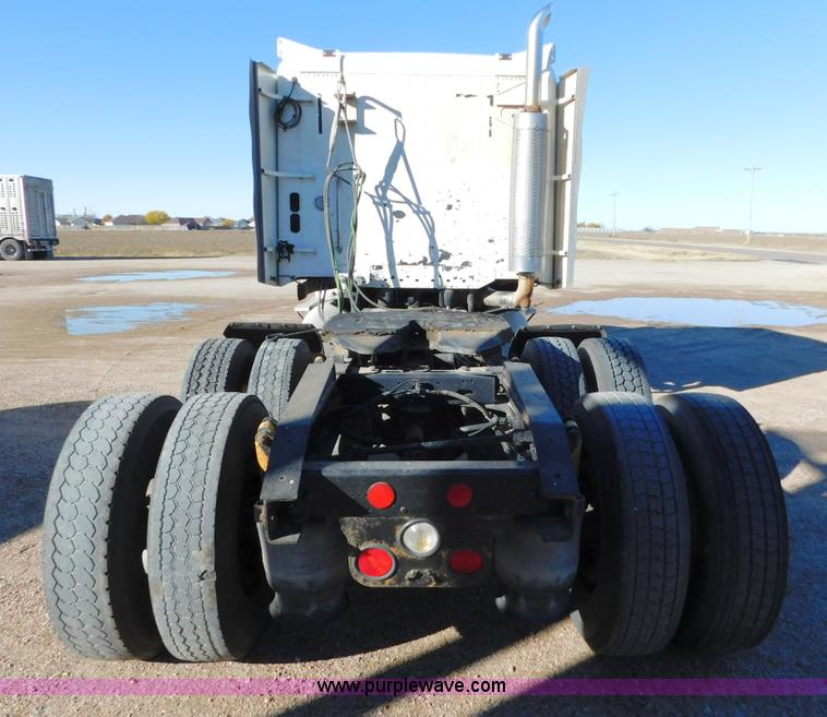 image for item J6842 2004 Freightliner Century Class ST120 semi truck