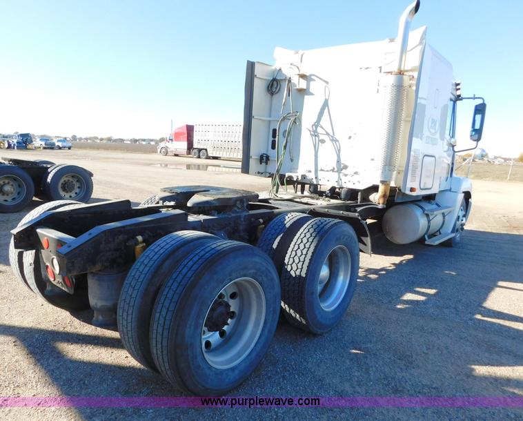 image for item J6842 2004 Freightliner Century Class ST120 semi truck