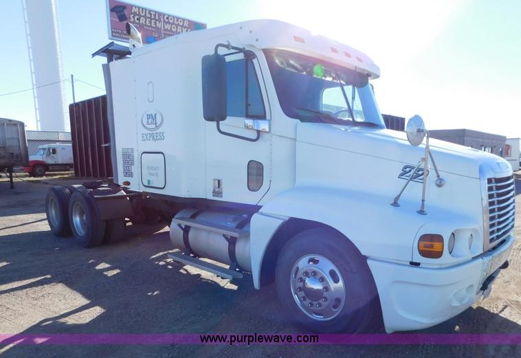 image for item J6842 2004 Freightliner Century Class ST120 semi truck