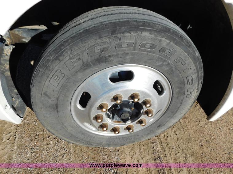 image for item J6842 2004 Freightliner Century Class ST120 semi truck