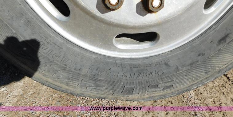 image for item J6842 2004 Freightliner Century Class ST120 semi truck