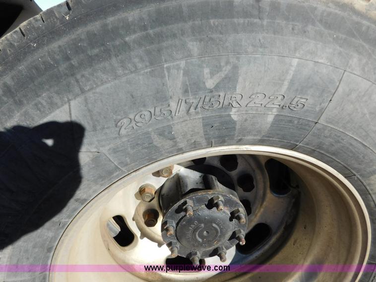 image for item J6842 2004 Freightliner Century Class ST120 semi truck